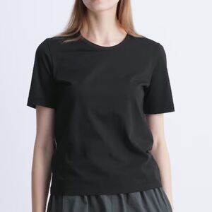 🤍5/$20 Uniqlo Black Cotton Crew Neck Short Sleeve Shirt